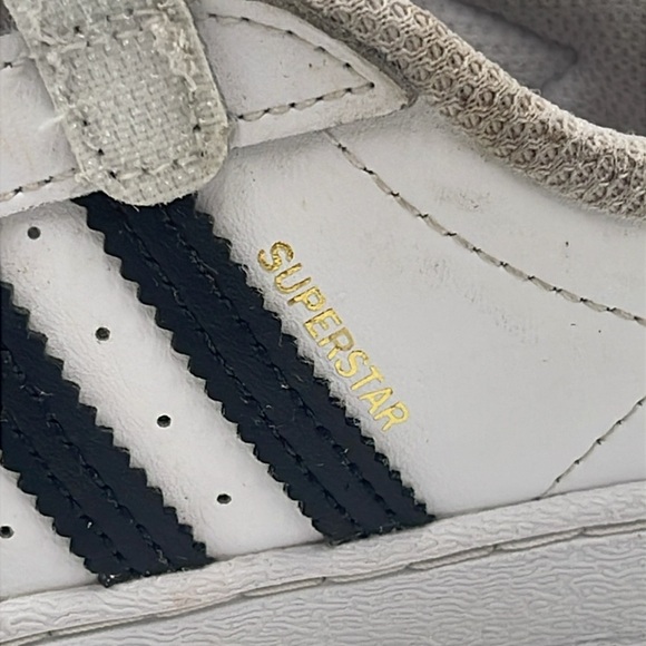 Adidas White and Black Velcro Sneakers Size US 10K - Picture 6 of 9